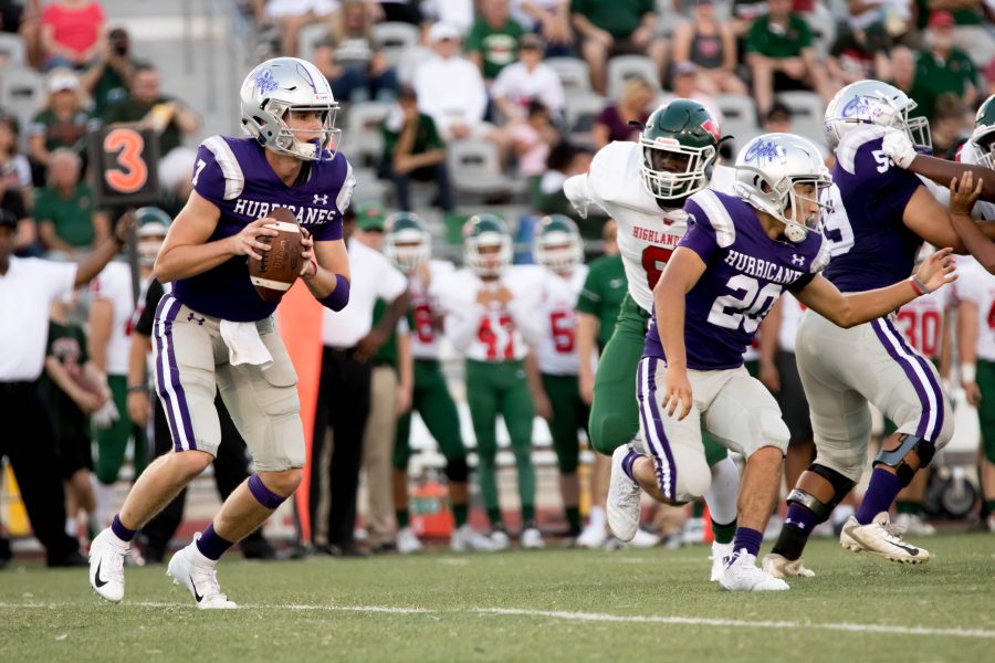 Quarterback Luke Pardee plans his throw. Photo by: Charlotte Gottfried