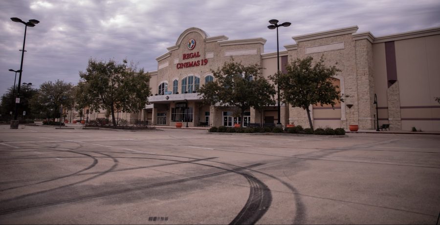 Regal Movie theatre shutdown and abandoned with no one in sight. Photo by: Zoe Rivers