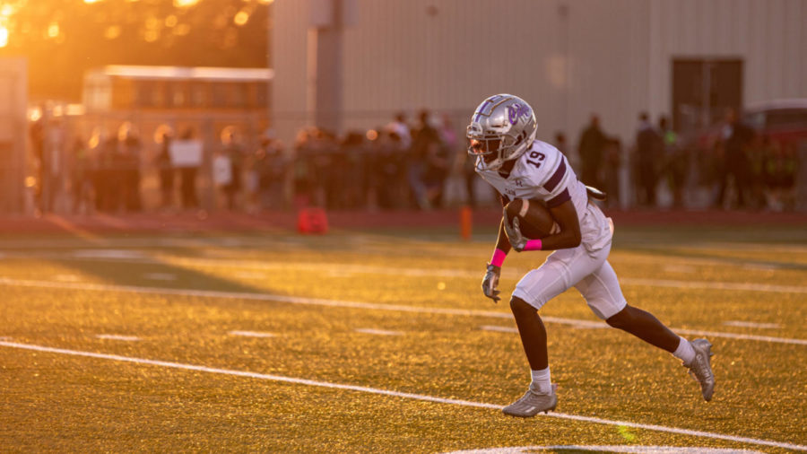 Robert Carroll (DB #19) makes his way downfield at the Cain / Collins football game 10/25/22. Photo by Kaitlyn Grice